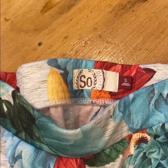 Skirts - Picture 2 of 3